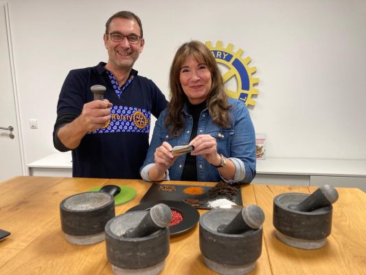 Dr. Manuela Mahn und Bernd Meidel beim Pfeffer-Tasting